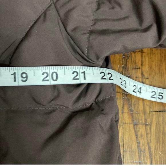 L.L. Bean goose Down brown jacket zipper snap front closure  Blue lining Large - Picture 11 of 16